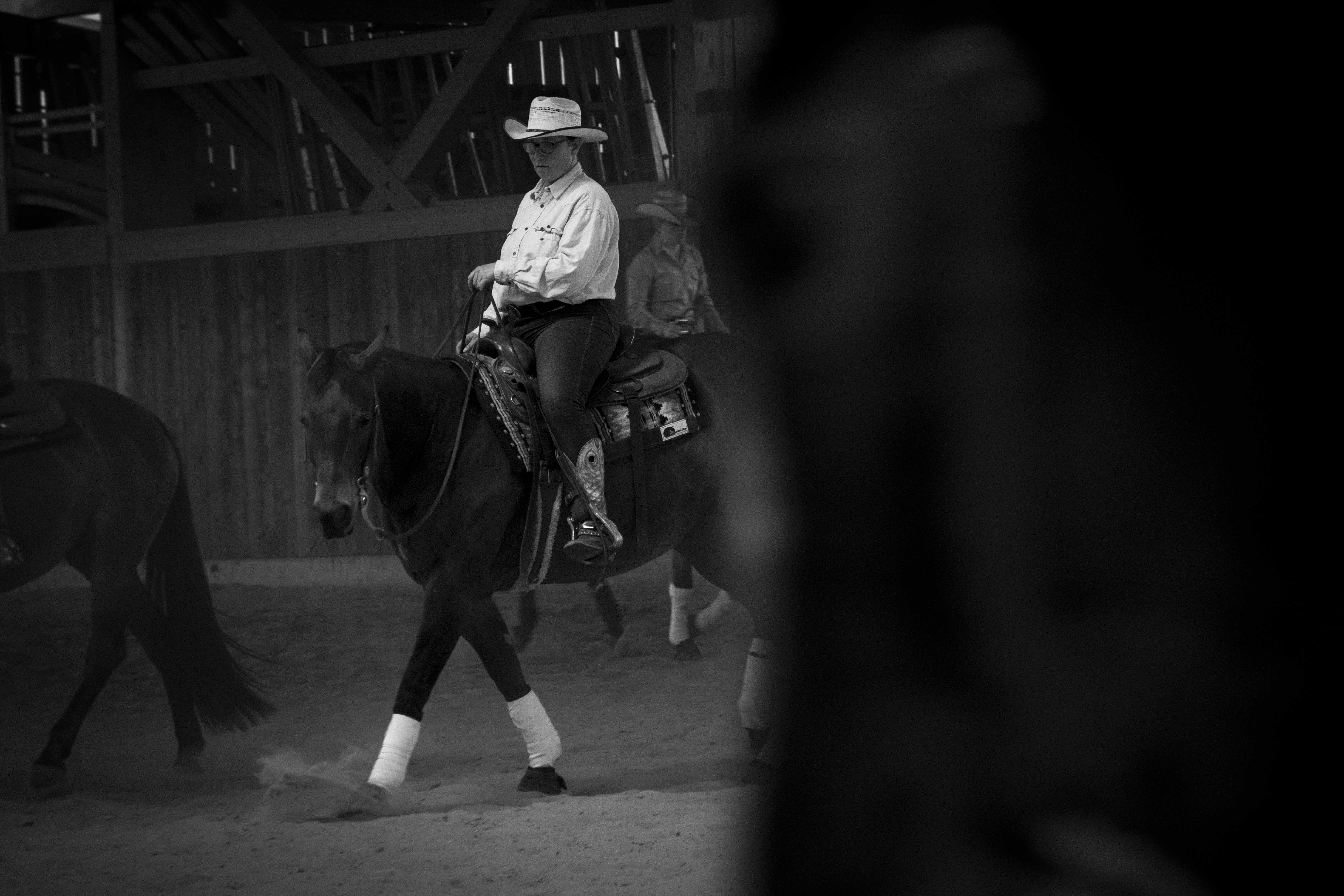 Photographie de concours de reining en mouvement